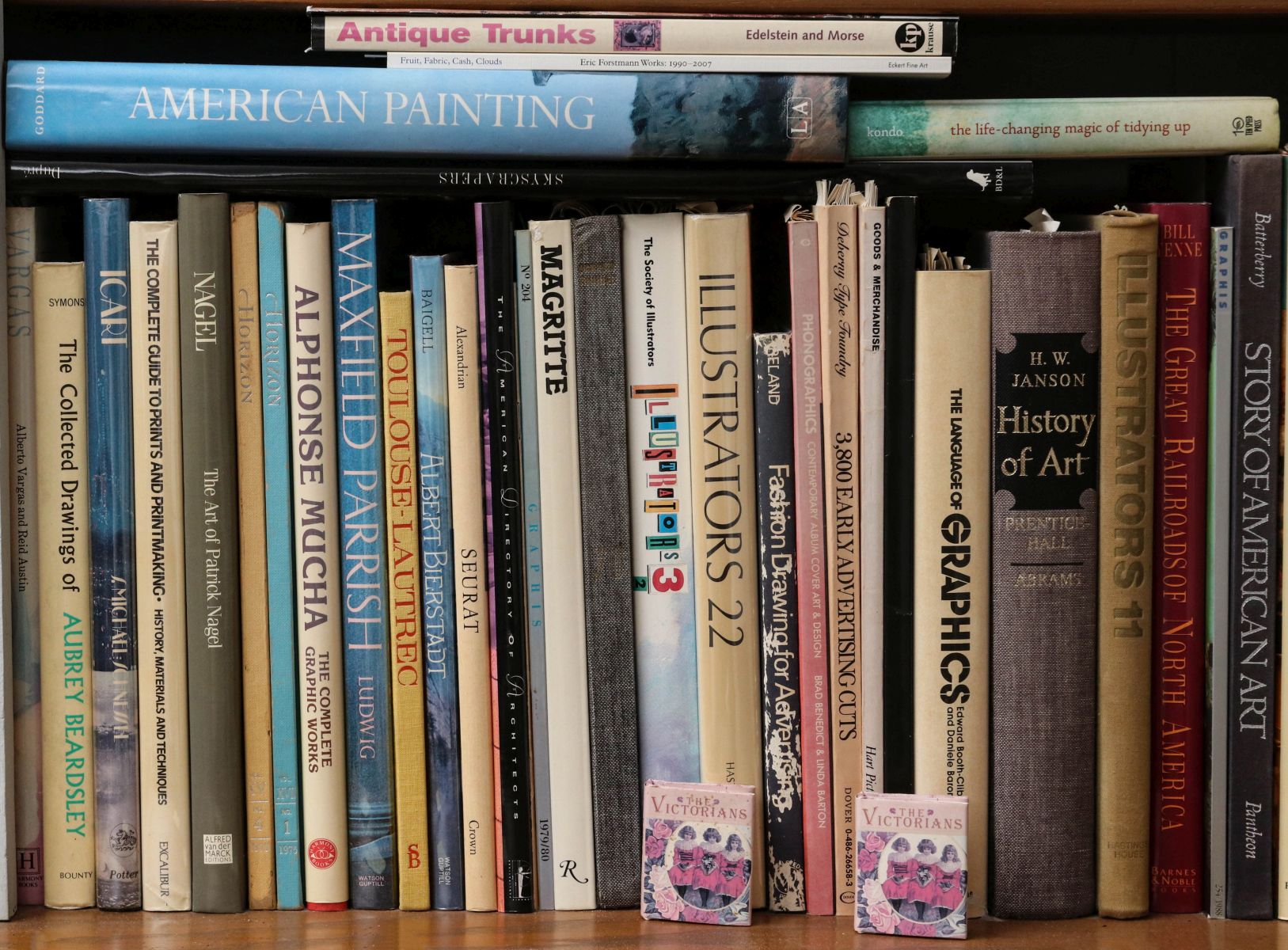 A SHELF OF BOOKS, MOSTLY FINE ART AND ARTISTS