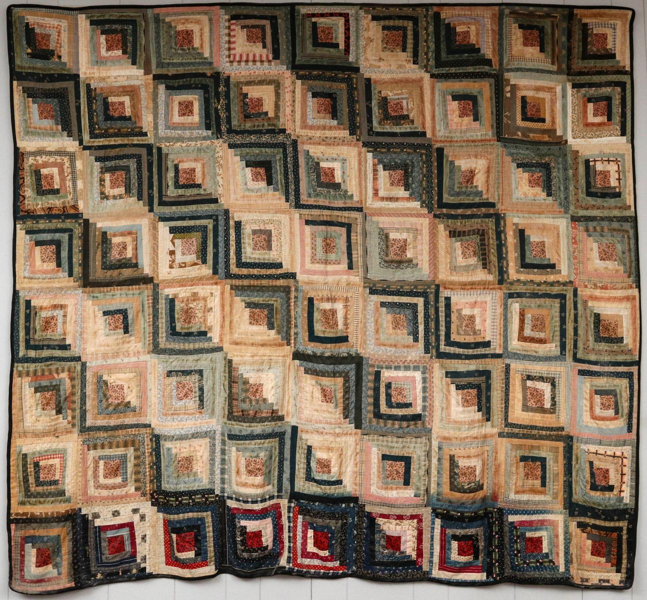 AN ANTIQUE LOG CABIN PATTERN QUILT