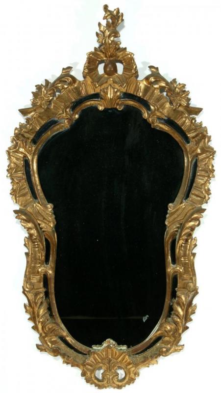 A 20TH C. CARVED AND GILDED GEORGIAN STYLE MIRROR