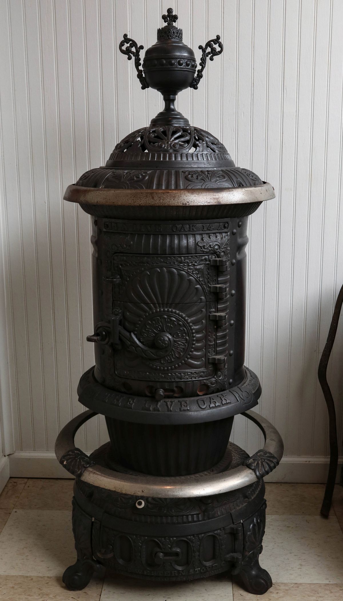 GREAT WESTERN CAST IRON STOVE MODEL LIVE OAK 14A