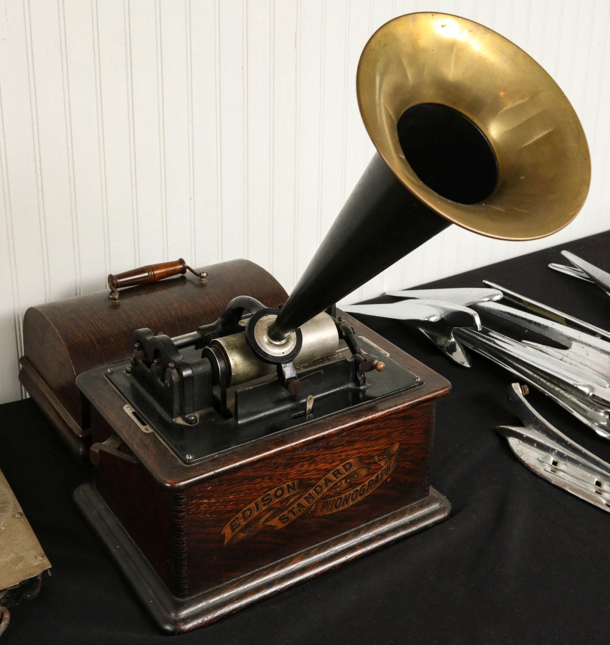 A CIRCA 1900 EDISON STANDARD CYLINDER PHONOGRAPH