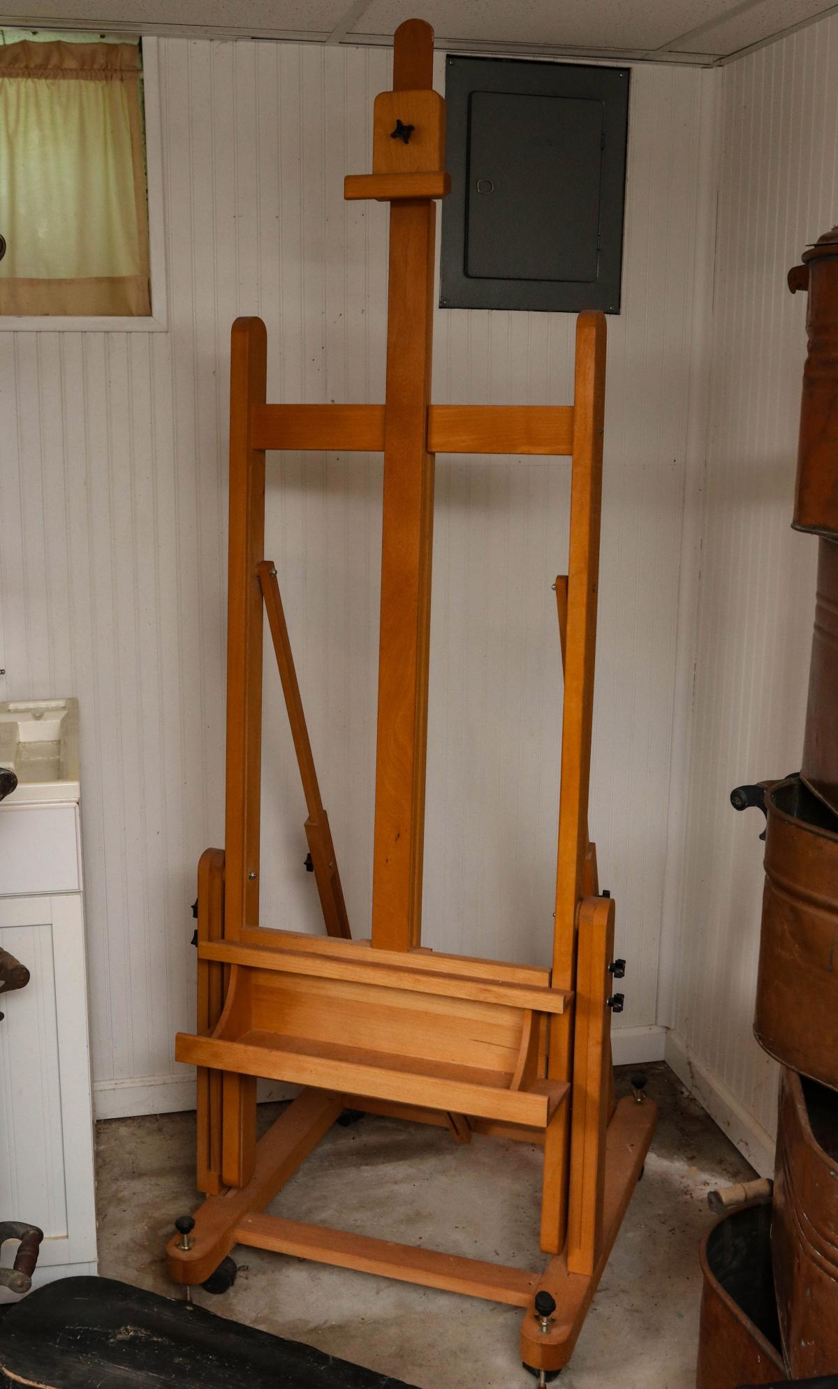 A GOOD, SOLID, ADJUSTABLE HARDWOOD ARTIST'S EASEL