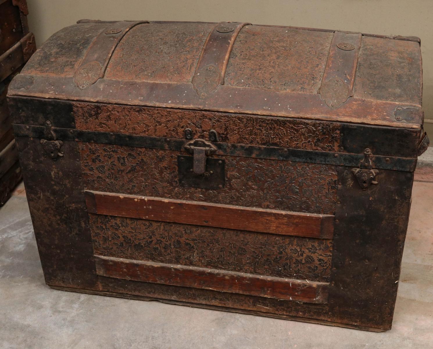 A VICTORIAN WOOD SLAT 'HUMP BACK' TRAVEL TRUNK