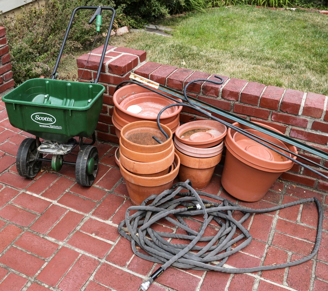 CLAY POTS, LAWN SPREADER, GARDEN HOSES