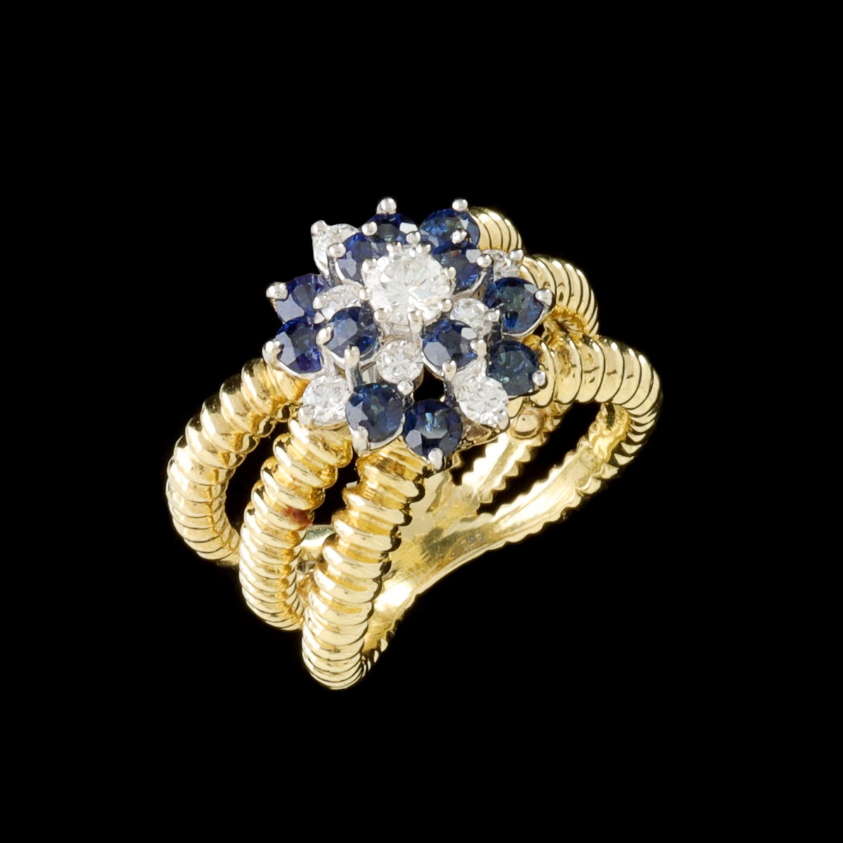 A LADIES CEYLON SAPPHIRE AND DIAMOND COCKTAIL RING