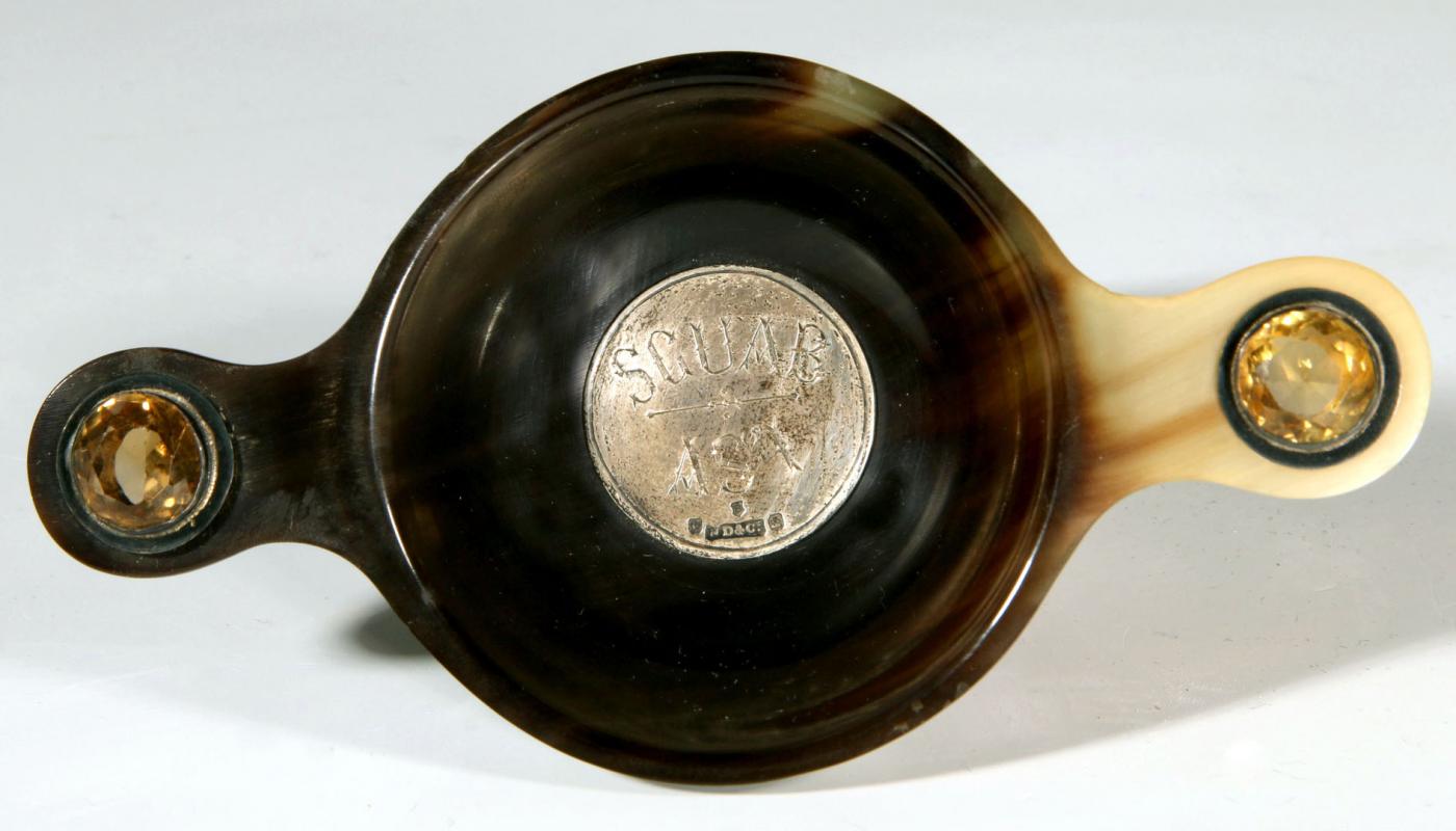 A C.1900 CARVED HORN SCOTTISH WHISKEY QUAICH 