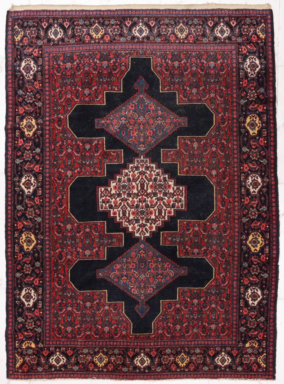 A NICE 1920s SENNEH PERSIAN HAND MADE RUG