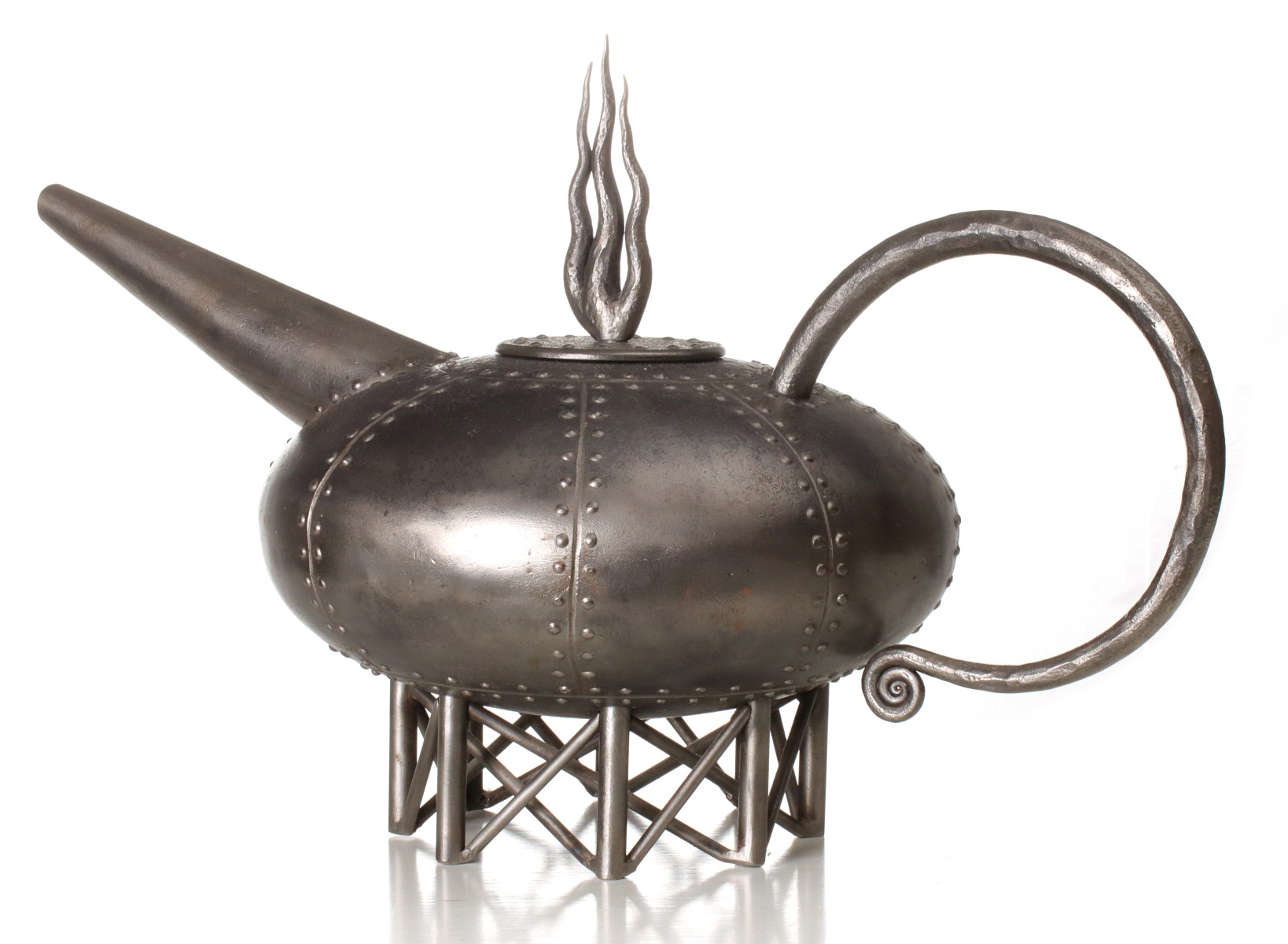 A CONTEMPORARY INDUSTRIAL THEME SCULPTURAL TEA KETTLE