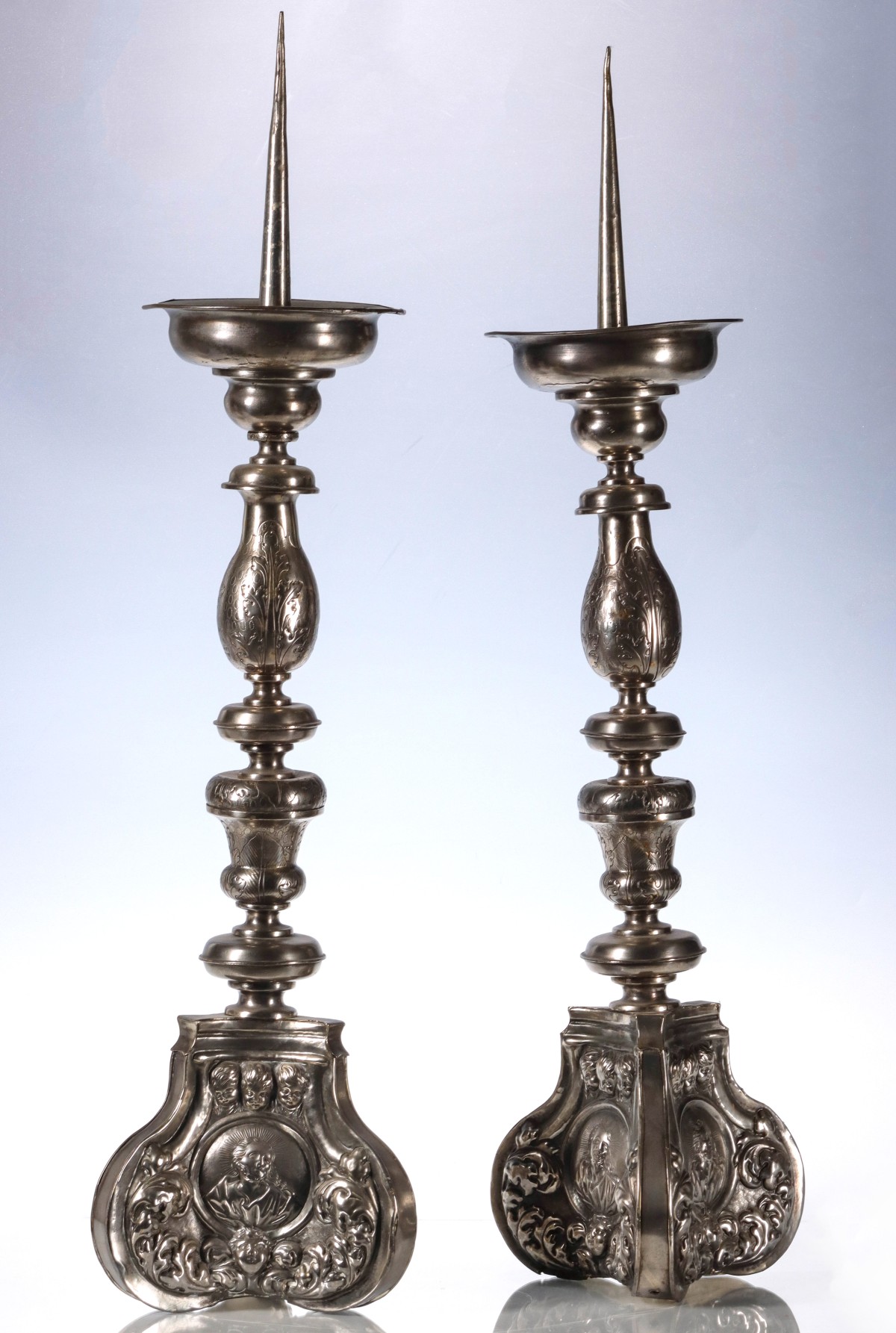 A PAIR OF 18TH/19TH CENTURY PRICKET ALTAR STICKS