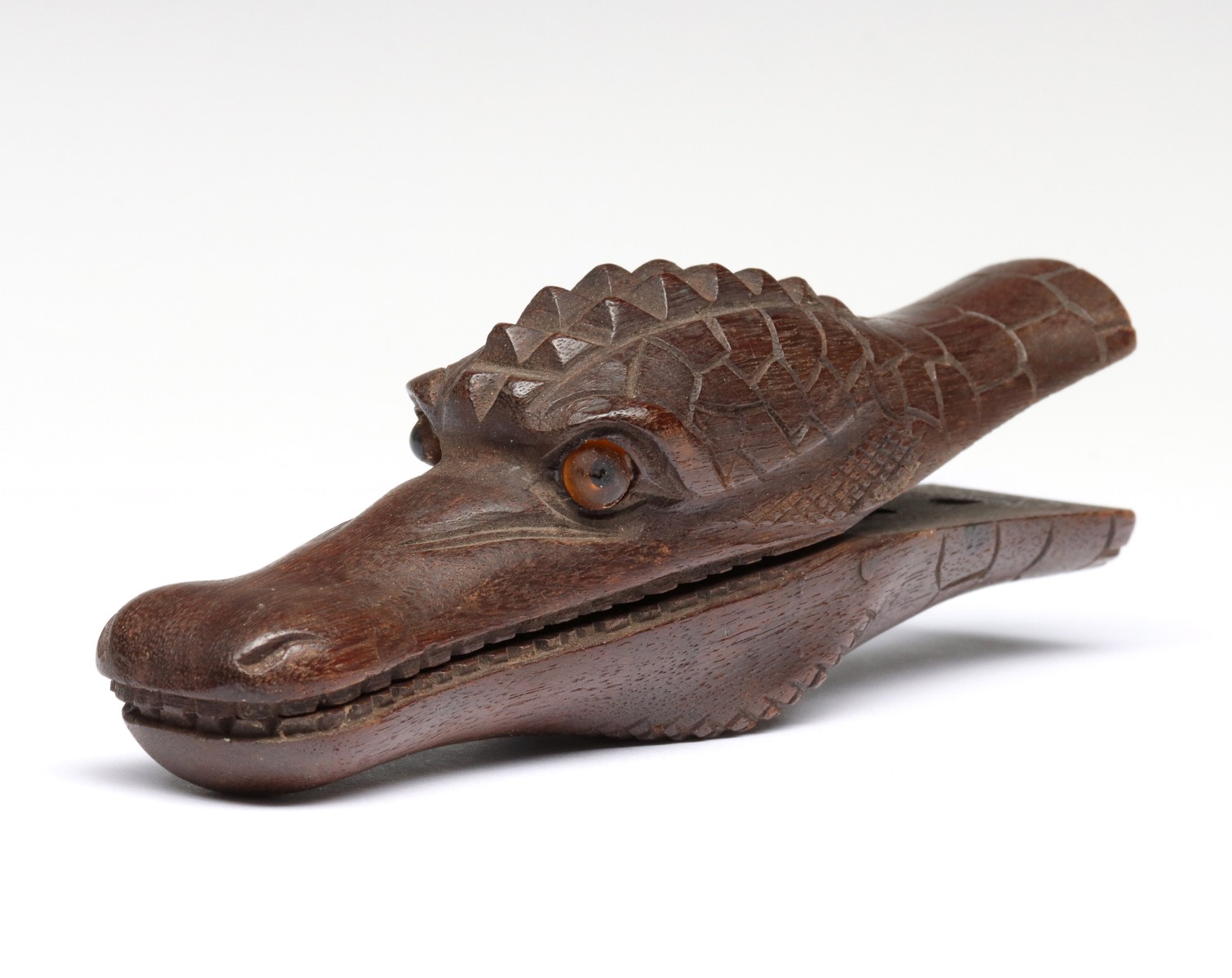 CARVED WALNUT ALLIGATOR LETTER CLIP CIRCA 1920