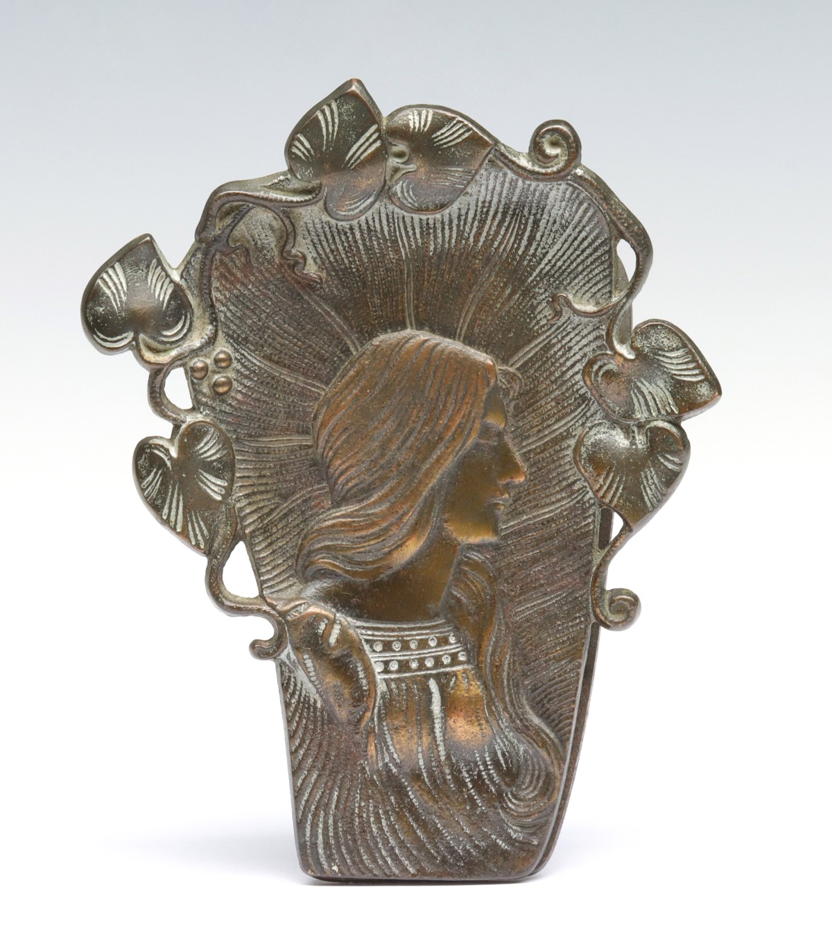 PATINATED IRON ART NOUVEAU LETTER CLIP 1880-1910