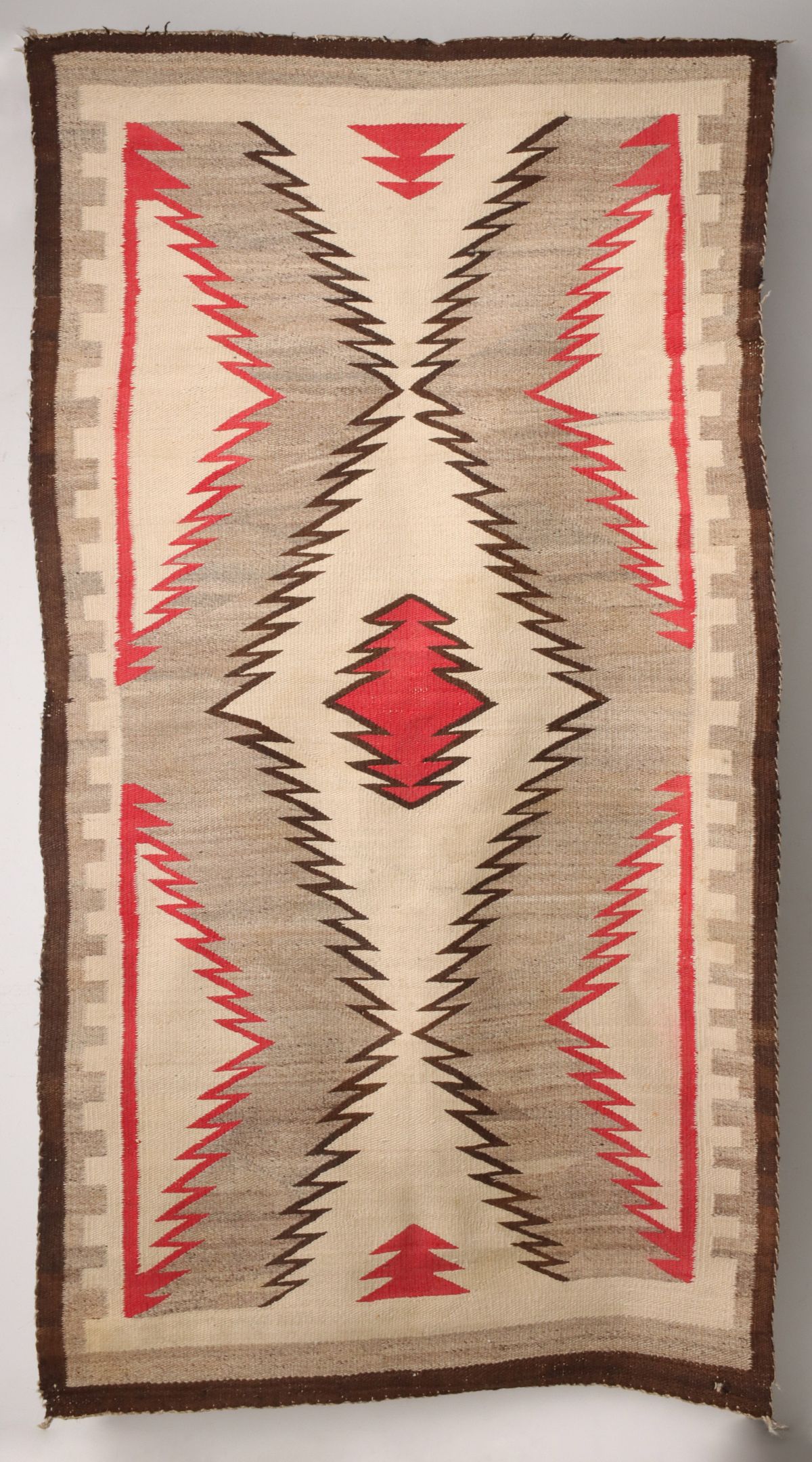 A NAVAJO GANADO WEAVING IN FOUR COLORS CIRCA 1940