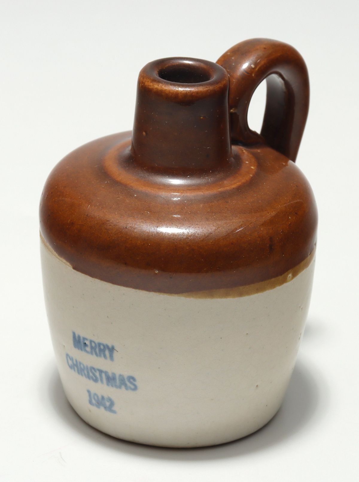 UHL POTTERY 1942 MERRY CHRISTMAS MINIATURE JUG