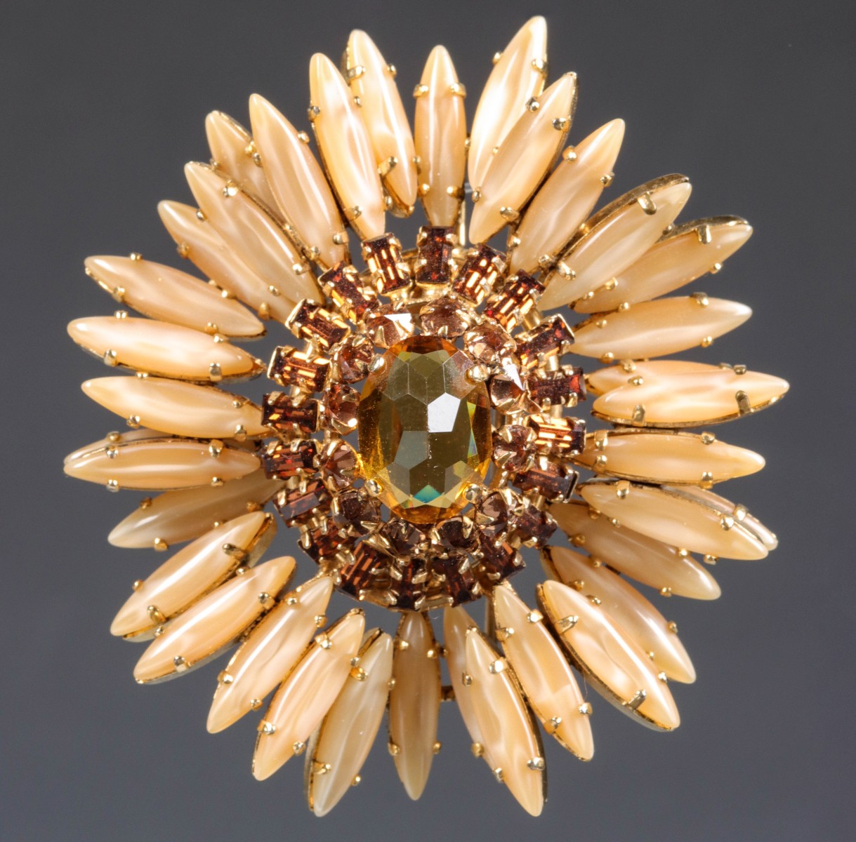 A LARGE COSTUME JEWELRY BROOCH VERIFIED AS SCHREINER