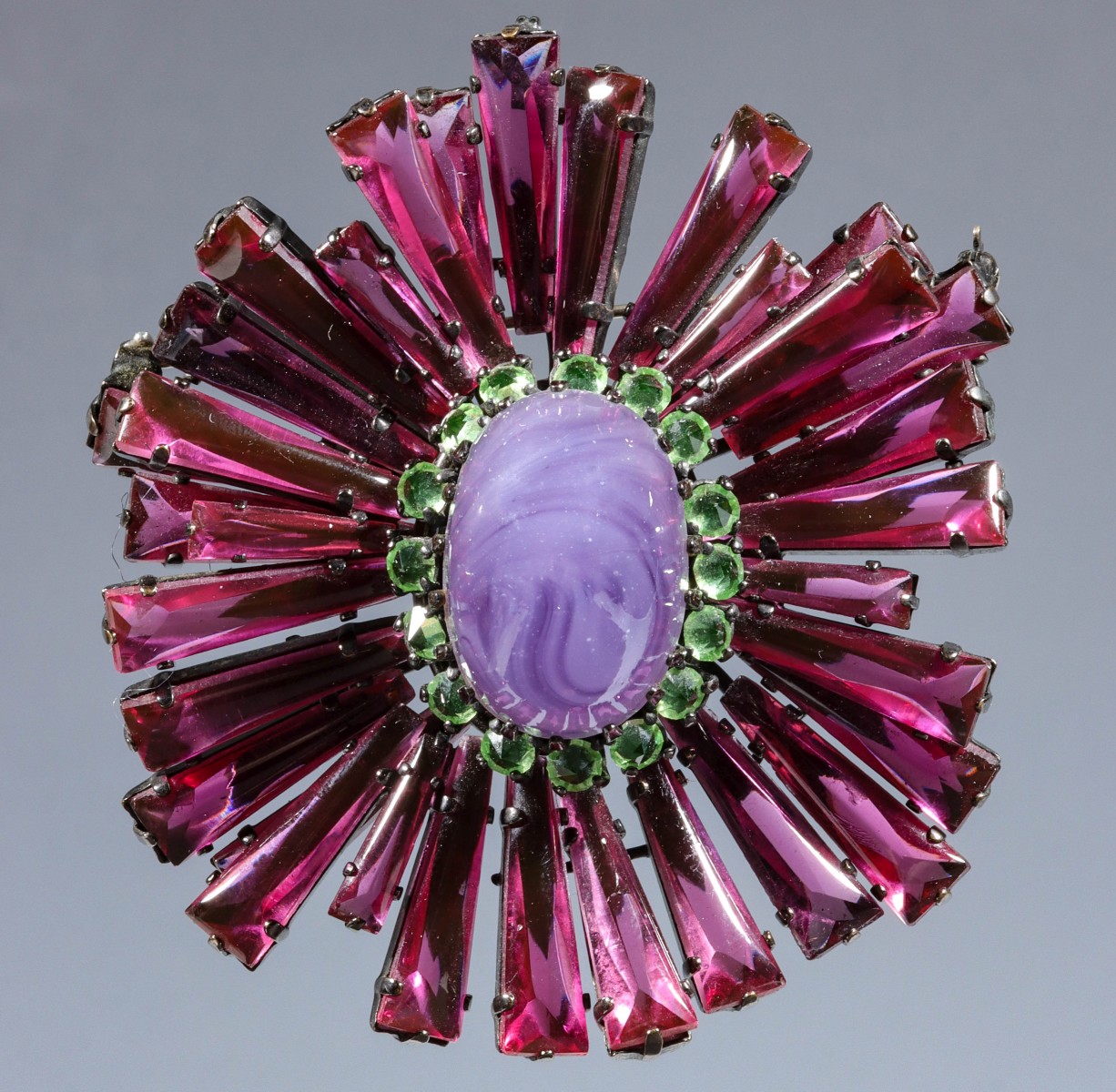 A VINTAGE SCHREINER-QUALITY HIGH DOME BROOCH