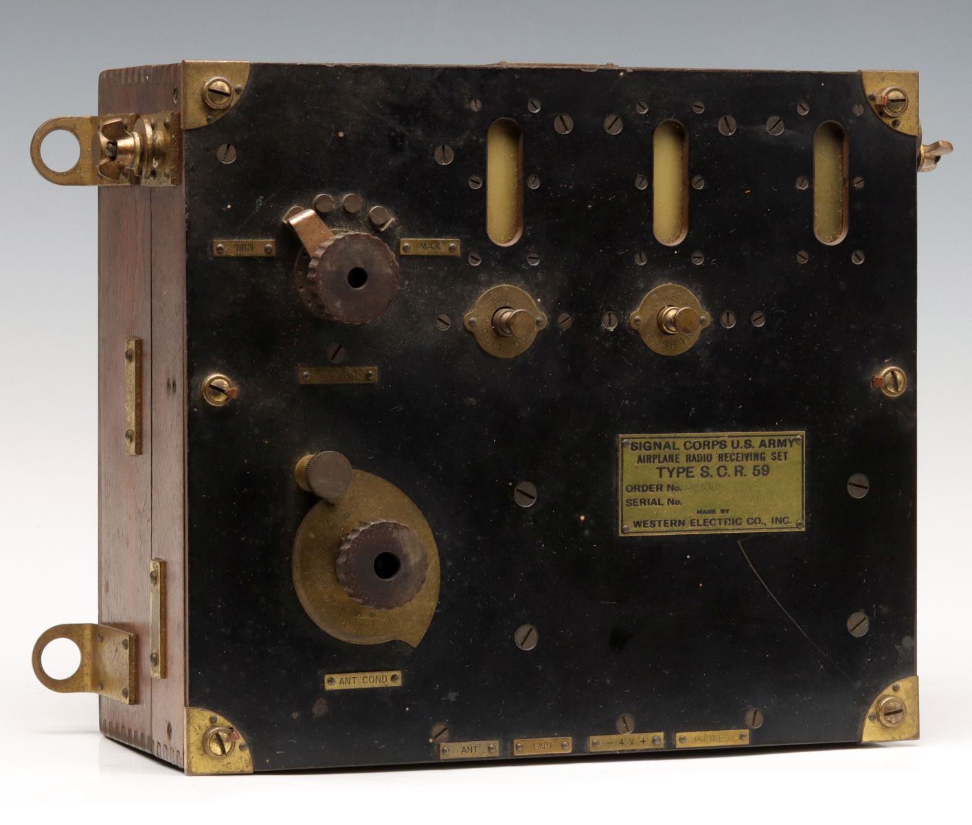 A RARE WWI ARMY SIGNAL CORPS AIRPLANE RADIO SET SCR 59