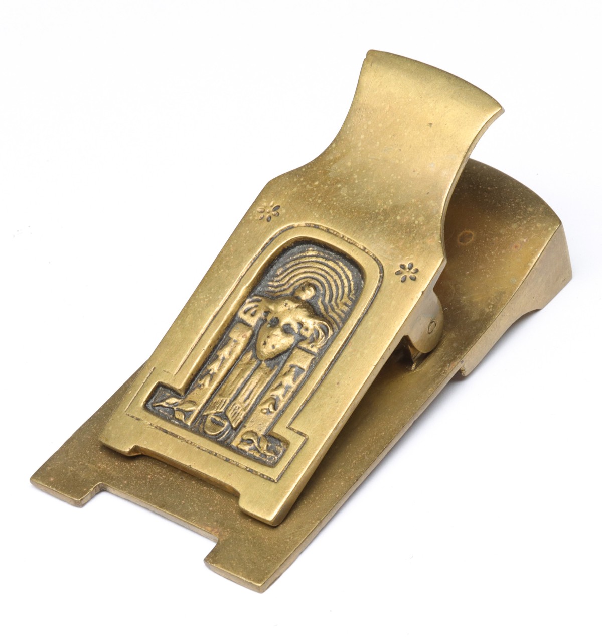 A BRASS EGYPTIAN REVIVAL LETTER CLIP CIRCA 1920s