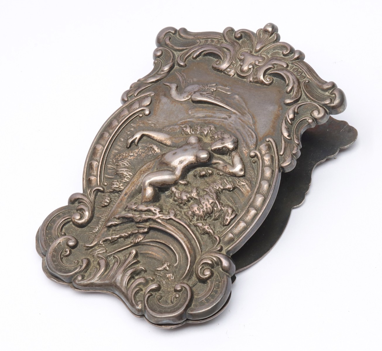 A STERLING SILVER ROCOCO STYLE LETTER CLIP W/ NUDE