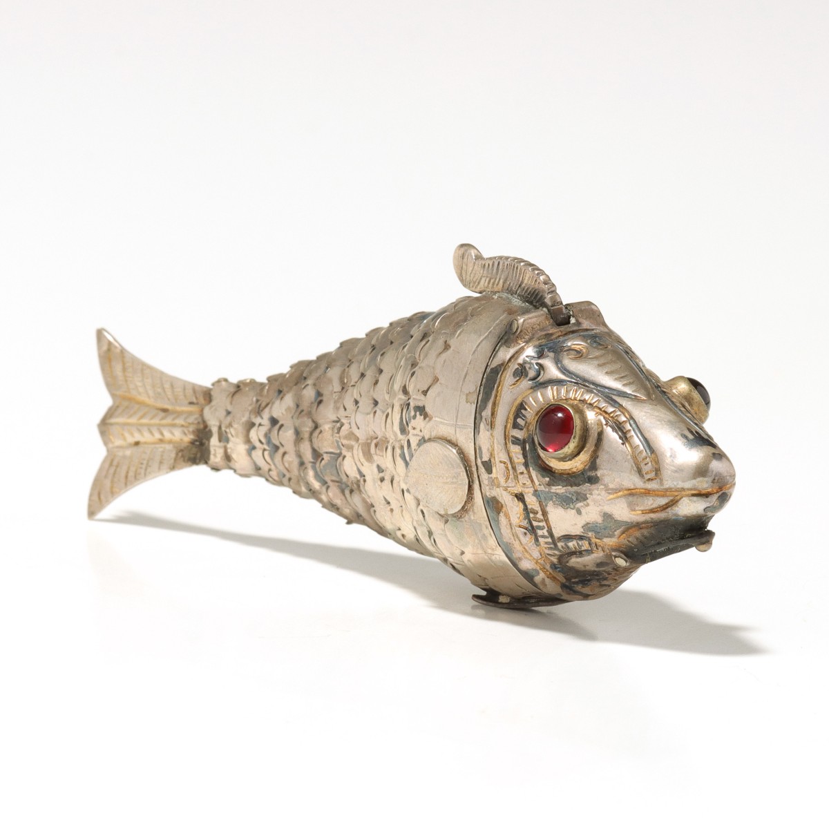 A CONTINENTAL SILVER ARTICULATED FISH JUDAICA SPICE BOX