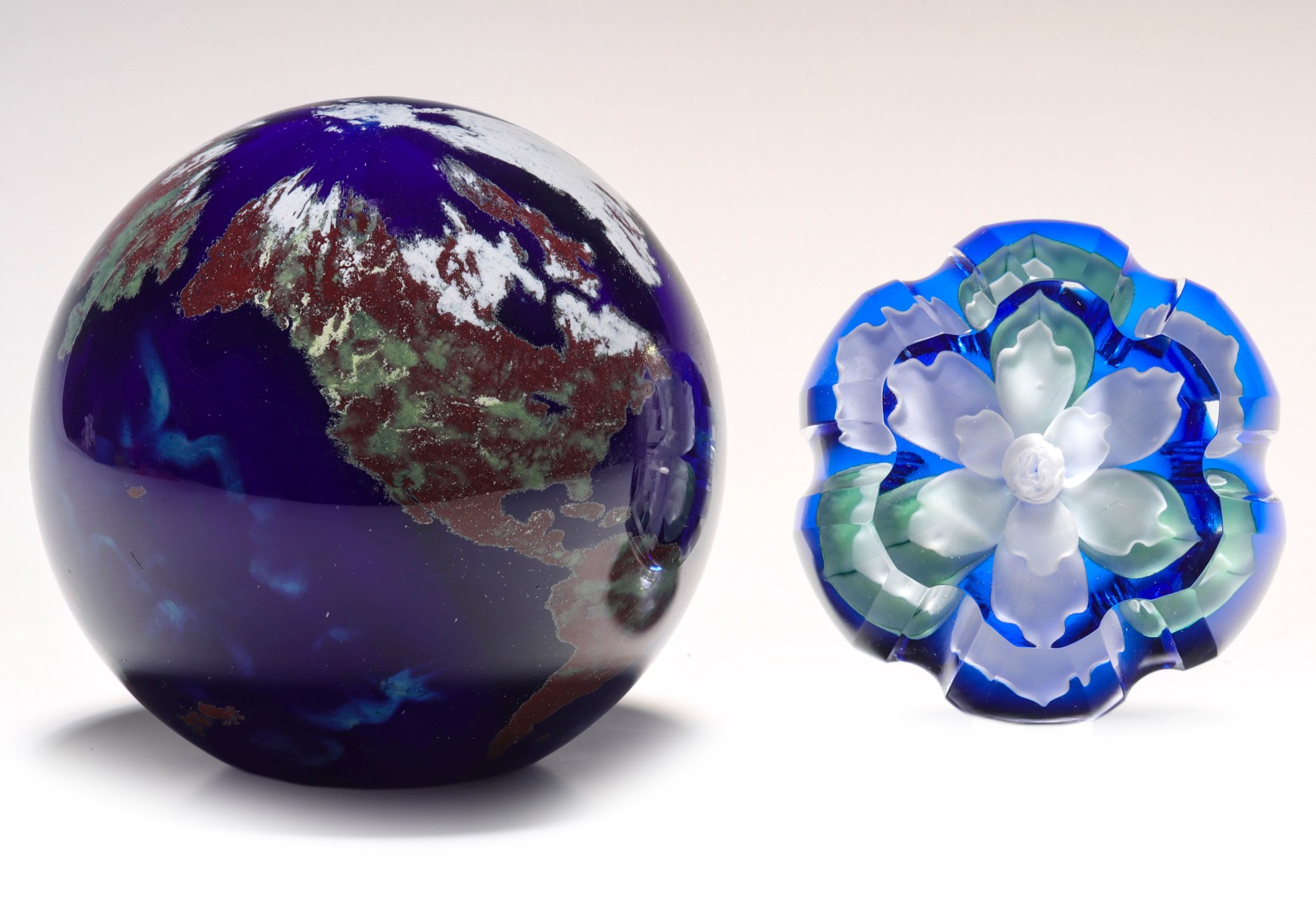 LUNDBERG PAPERWEIGHTS-SALAZAR/STURGEON & WORLD WEIGHT