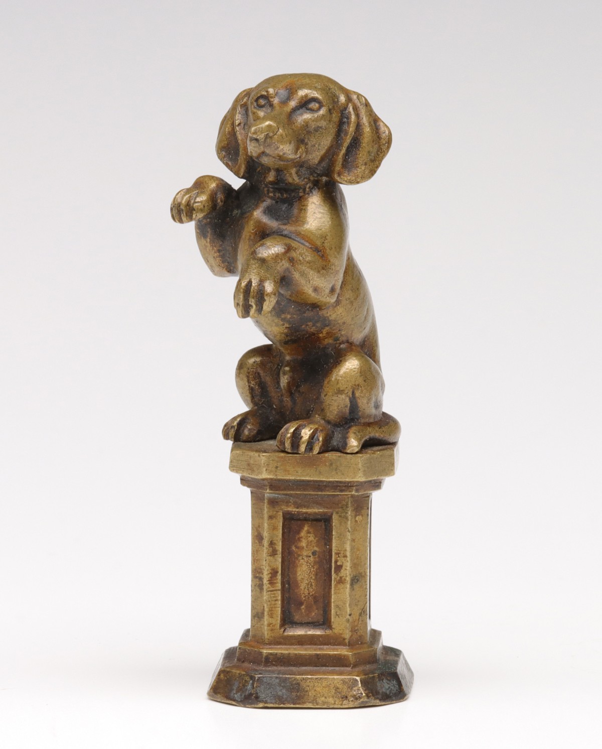 A FIGURAL BRONZE DACHSHUND ANTIQUE WAX SEAL