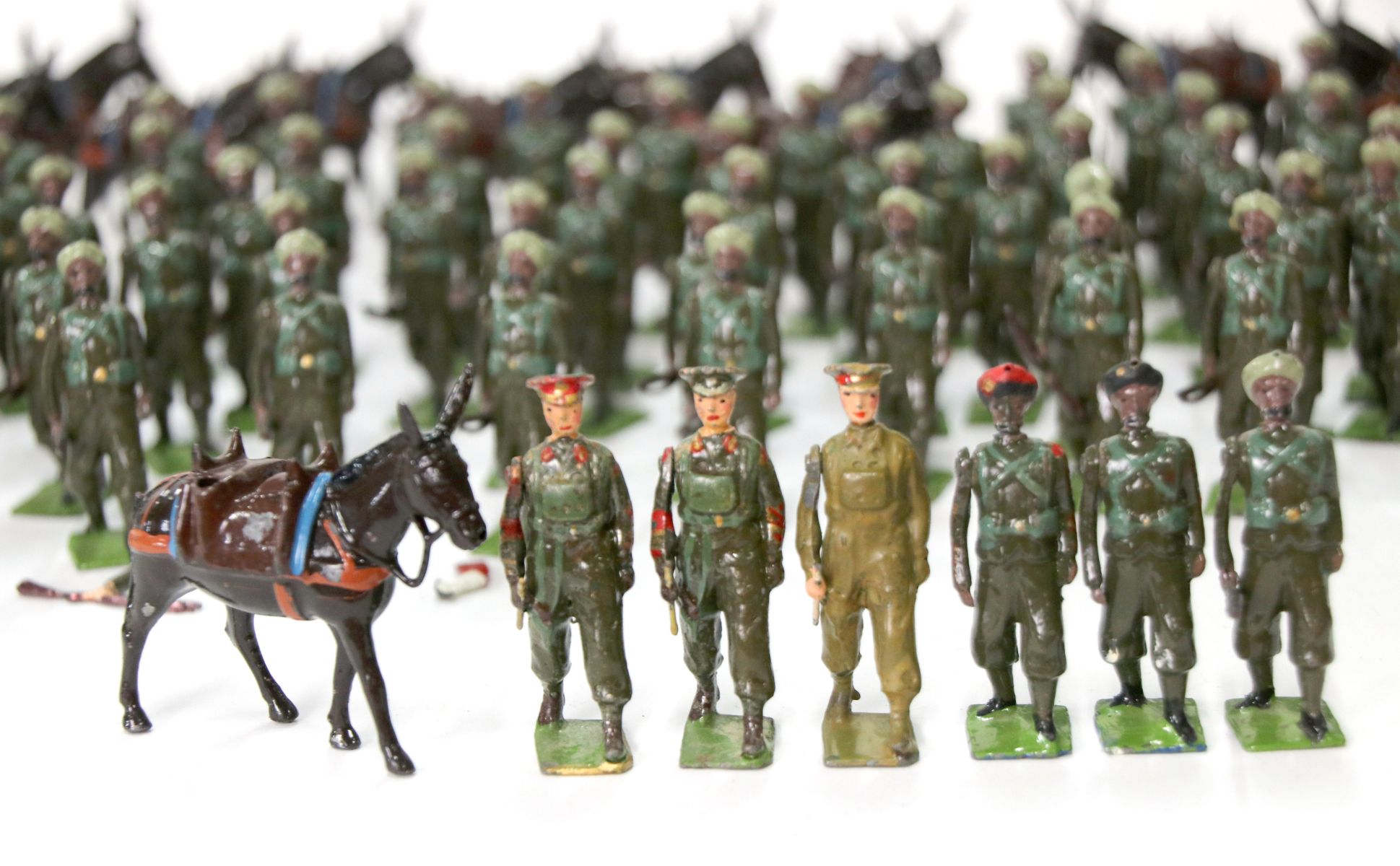 MORE THAN 100 UN-BOXED PRE WAR BRITAINS SOLDIERS