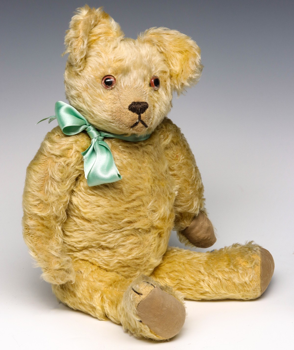 AN ANTIQUE 18-INCH GOLD MOHAIR TEDDY BEAR