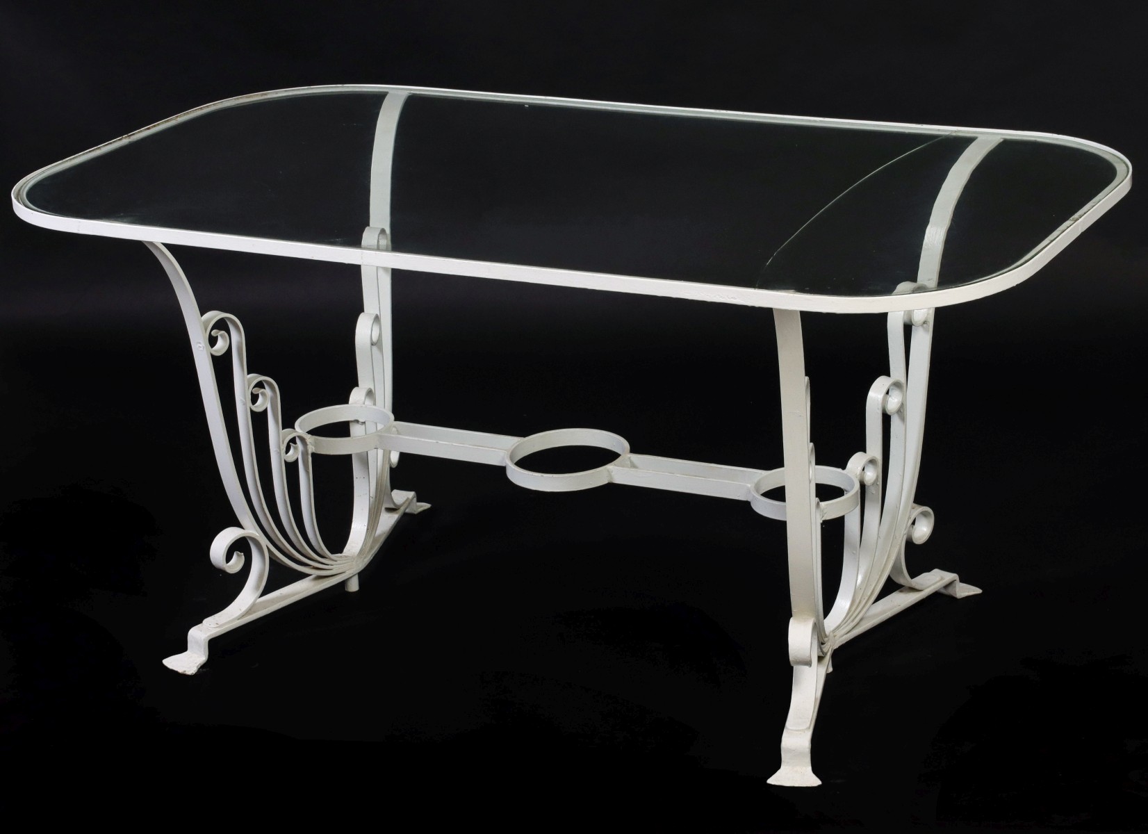 AN ART MODERNE STYLE IRON PATIO TABLE AND CHAIRS
