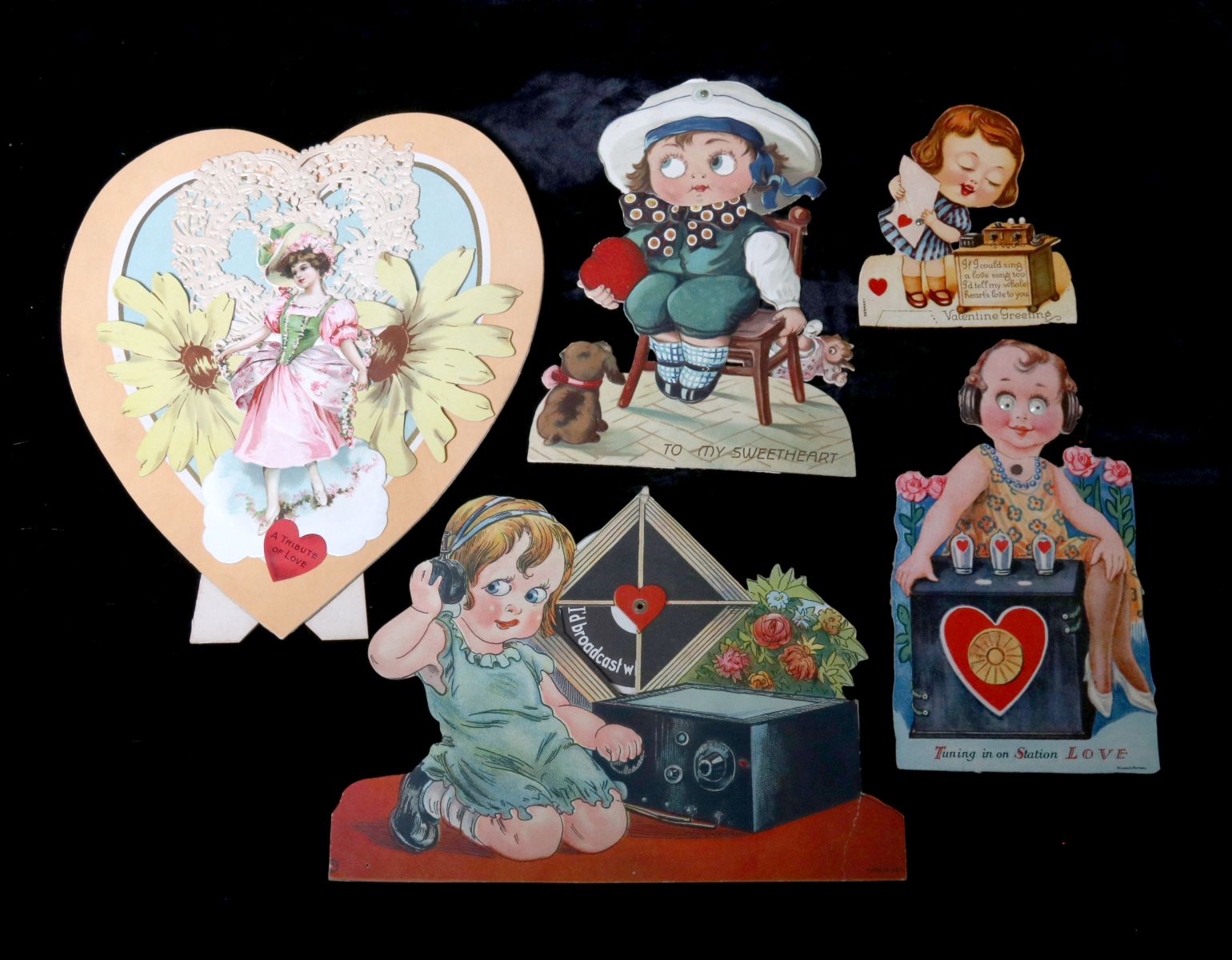 ALBUM WITH 57 VINTAGE & ANTIQUE VICTORIAN VALENTINES