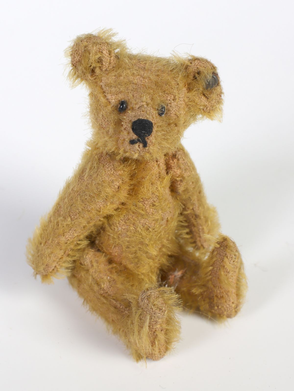 AN EARLY STEIFF MINIATURE TEDDY BEAR WITH BUTTON