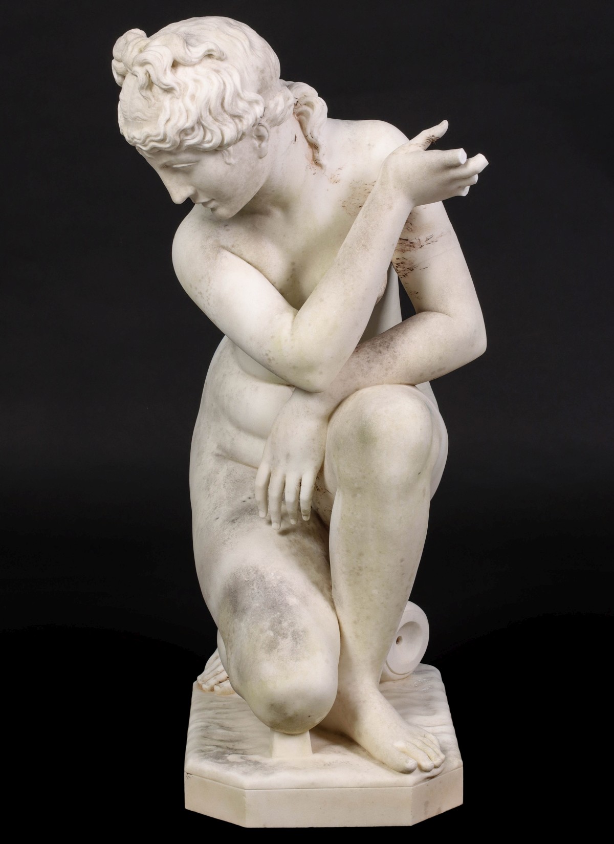 PIETRO BARZANTI (1895-1898) MARBLE CROUCHING VENUS