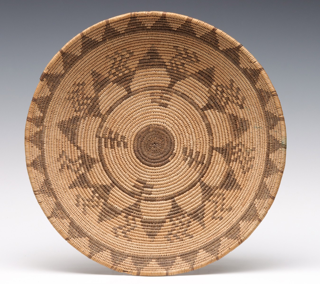 A GOOD WESTERN APACHE BASKETRY TRAY CIRCA 1890