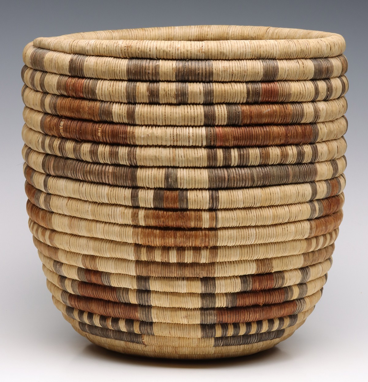 A CIRCA 1930s HOPI COILED BASKETRY PEACH BASKET VASE