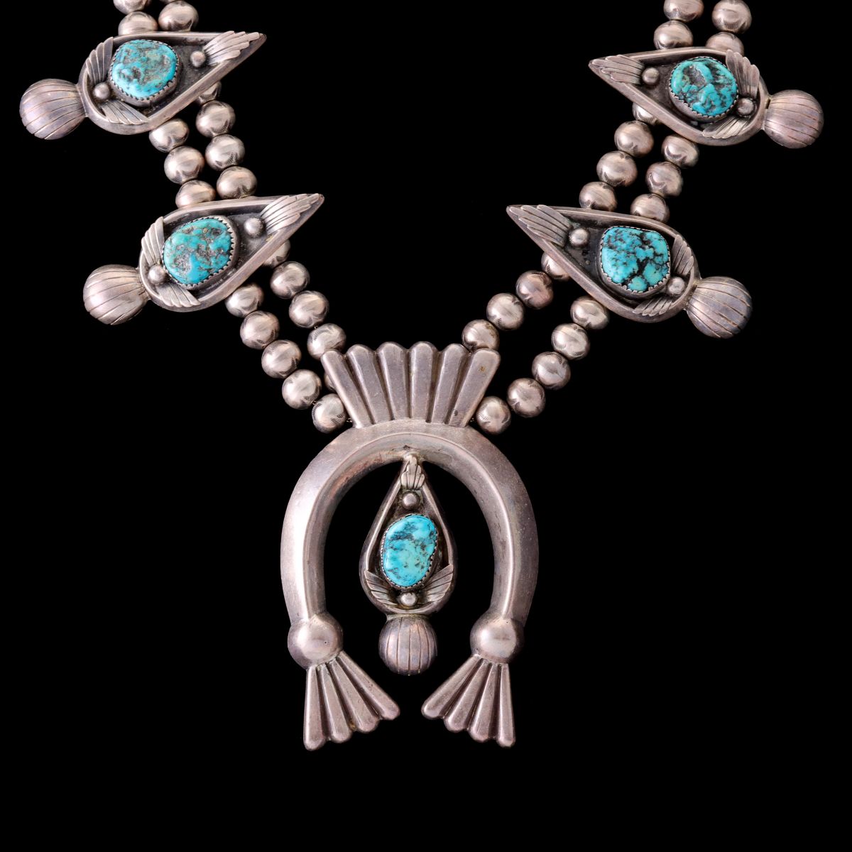 A GOOD ARTIST SIGNED NAVAJO SQUASH BLOSSOM NECKLACE