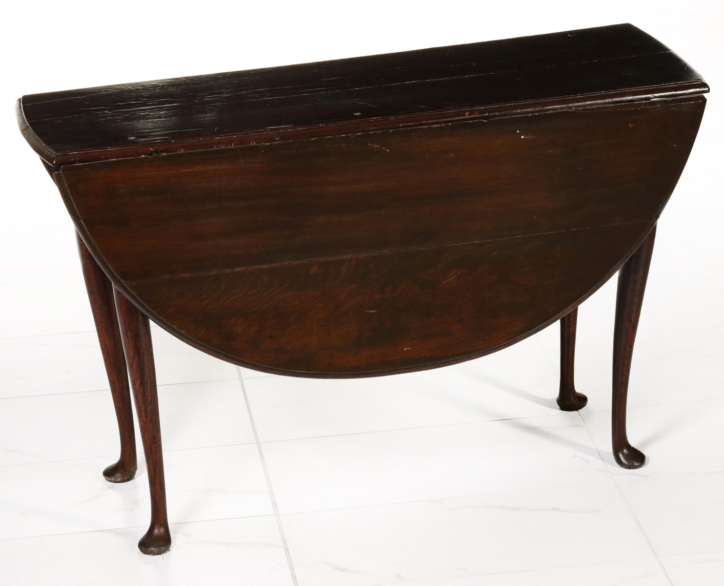 AN 18TH CENTURY OAK QUEEN ANNE GATE LEG TABLE