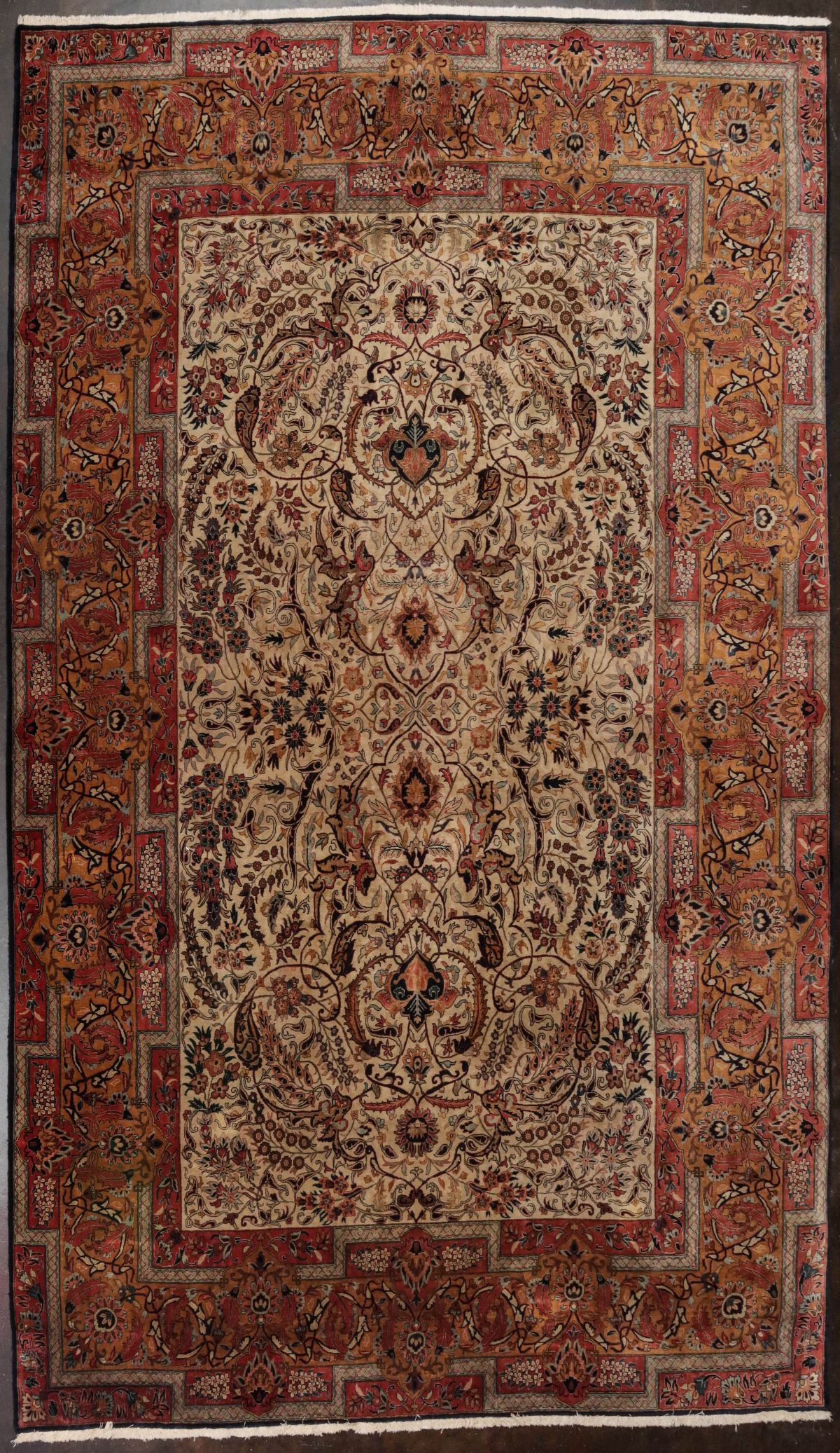 A FINE HAND MADE INDO PERSIAN ROOM SIZED CARPET