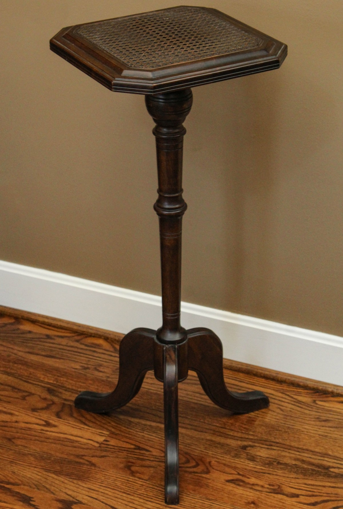 A VINTAGE CANE TOP TRIPOD BASE FERN STAND