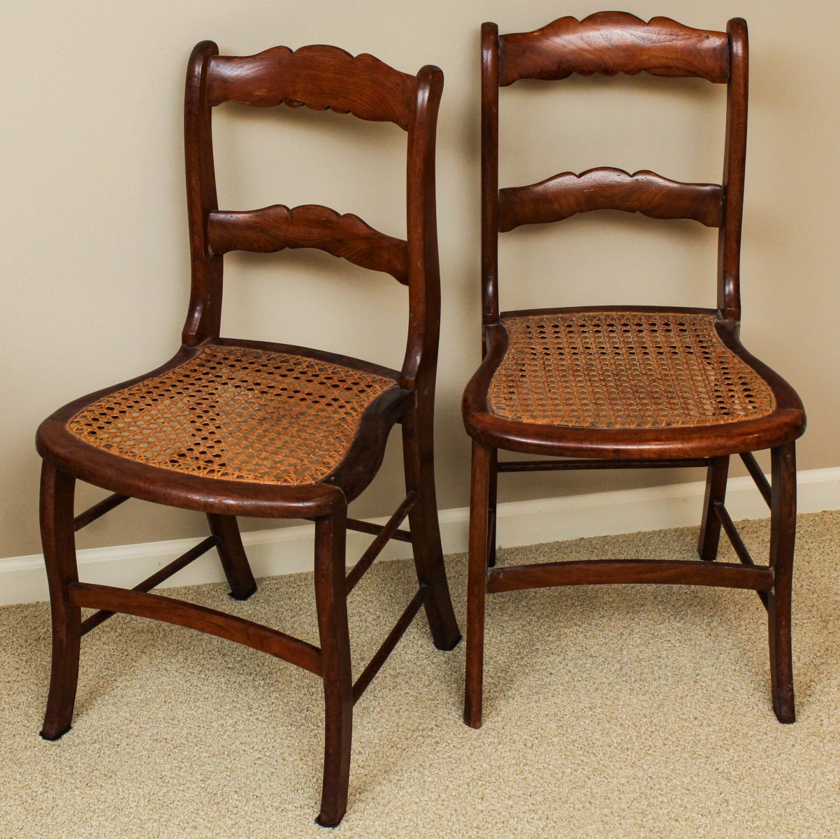 A PAIR 19TH CENTURY WALNUT LADDER BACK CHAIRS