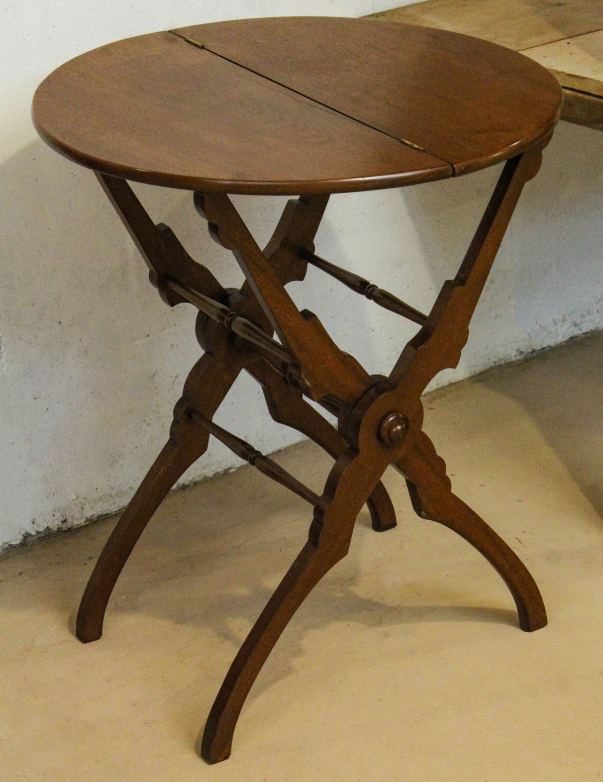 A VERY UNUSUAL 1860s VICTORIAN WALNUT FOLDING TABLE
