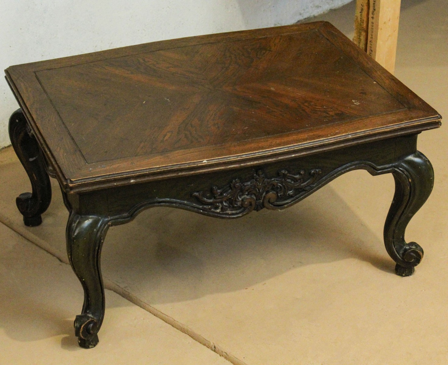 A COUNTRY FRENCH STYLE OAK COFFEE TABLE