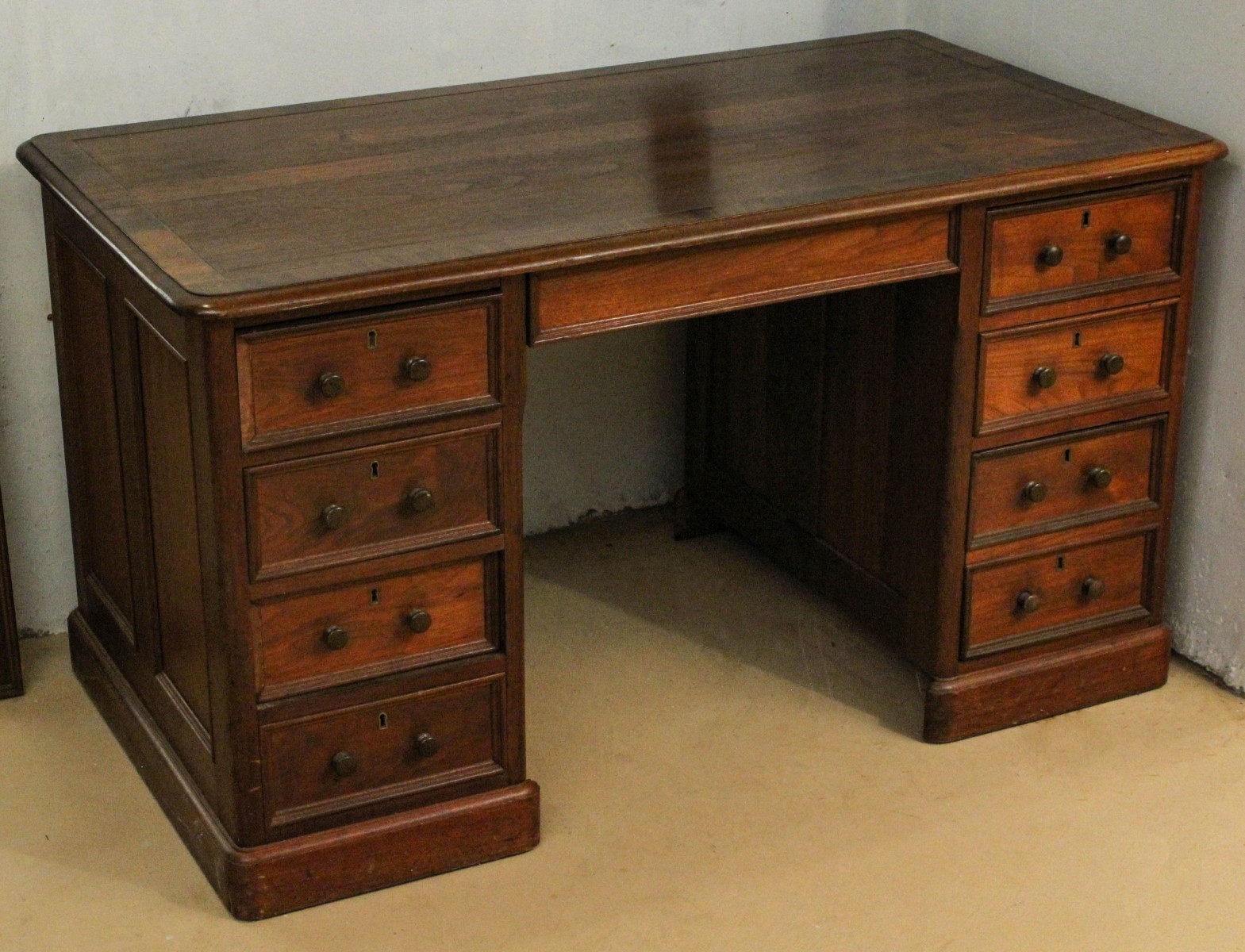 A HANDSOME LATE 1800s WALNUT DESK