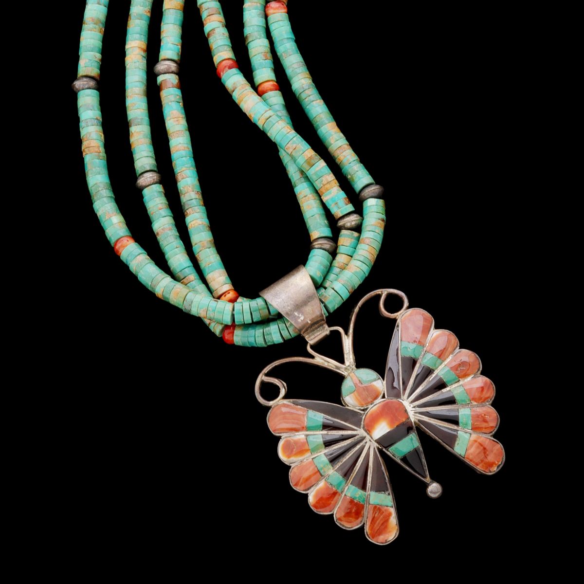 A THREE STRAND TURQUOISE NECKLACE WITH EDAAKIE PENDANT