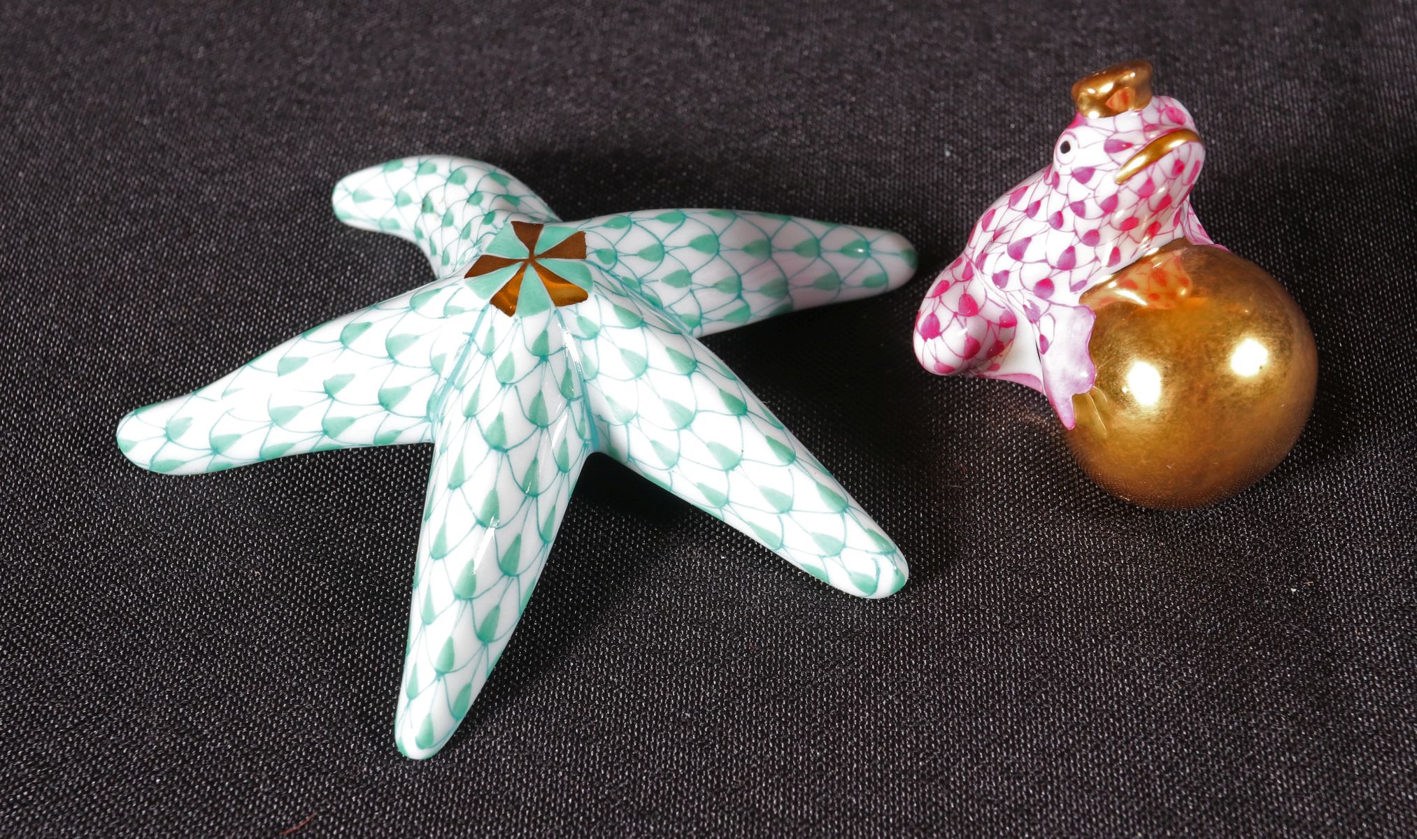 HEREND STARFISH AND FROG W/ CROWN MINIATURE PORCELAINS