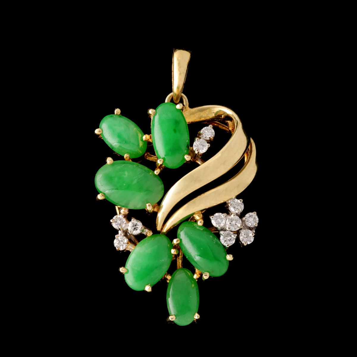 A CUSTOM 14K GOLD PENDANT WITH DIAMONDS AND JADEITE