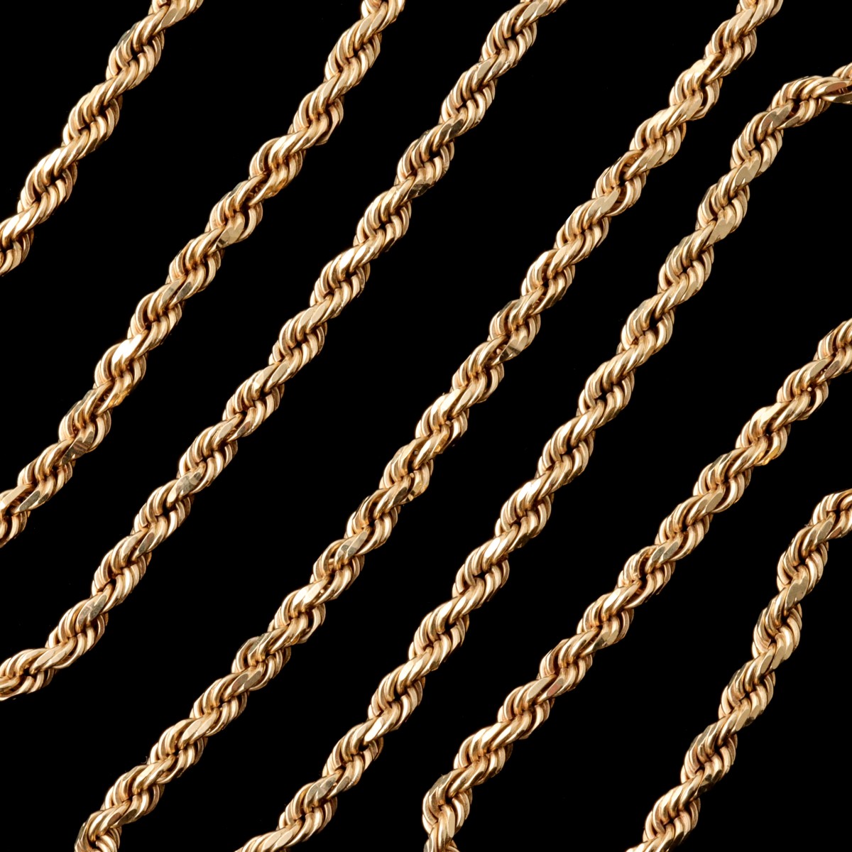 A THICK HEAVY 14 KARAT GOLD ROPE CHAIN