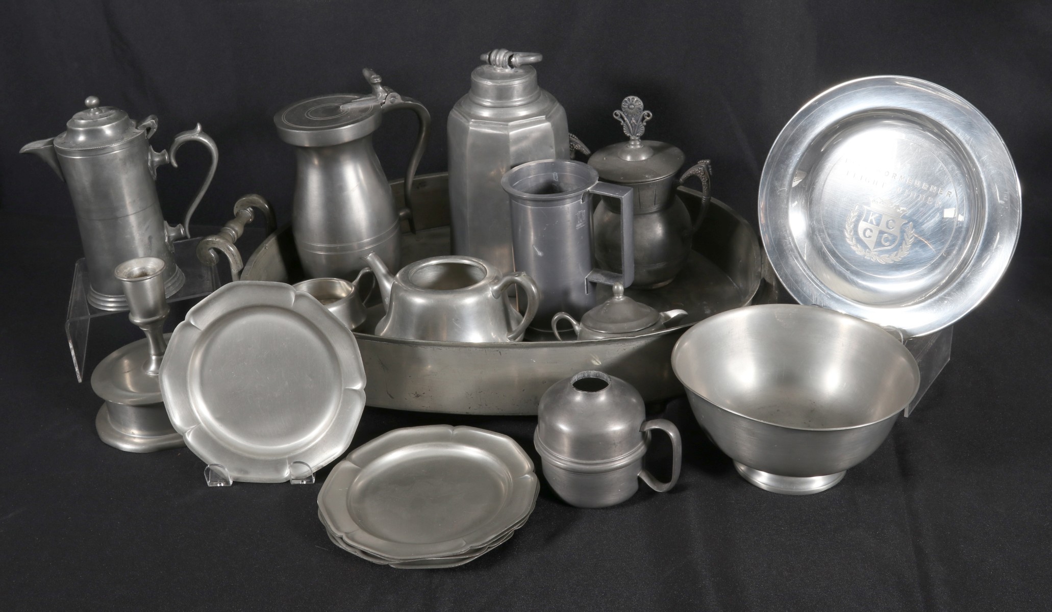 A COLLECTION OF ANTIQUE AND MODERN PEWTER