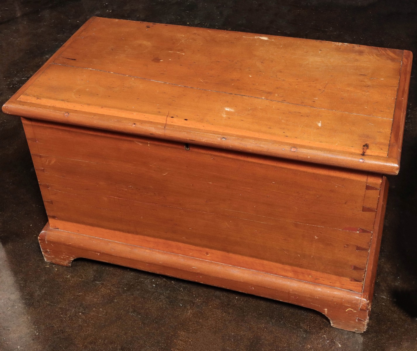 ANTIQUE DOVETAILED PINE BLANKET BOX