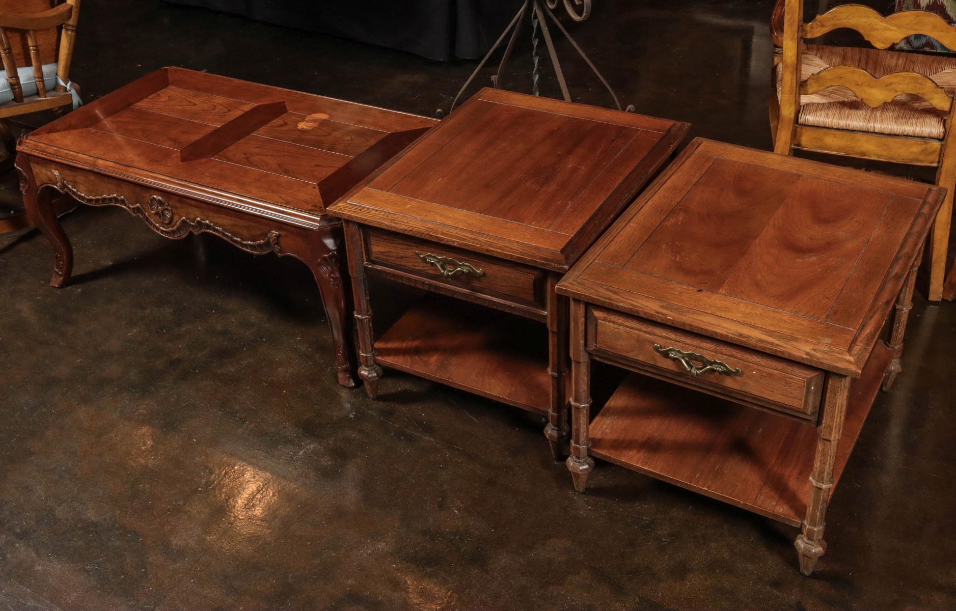 MODERN CARVED HARDWOOD COFFEE TABLE AND END TABLE PAIR