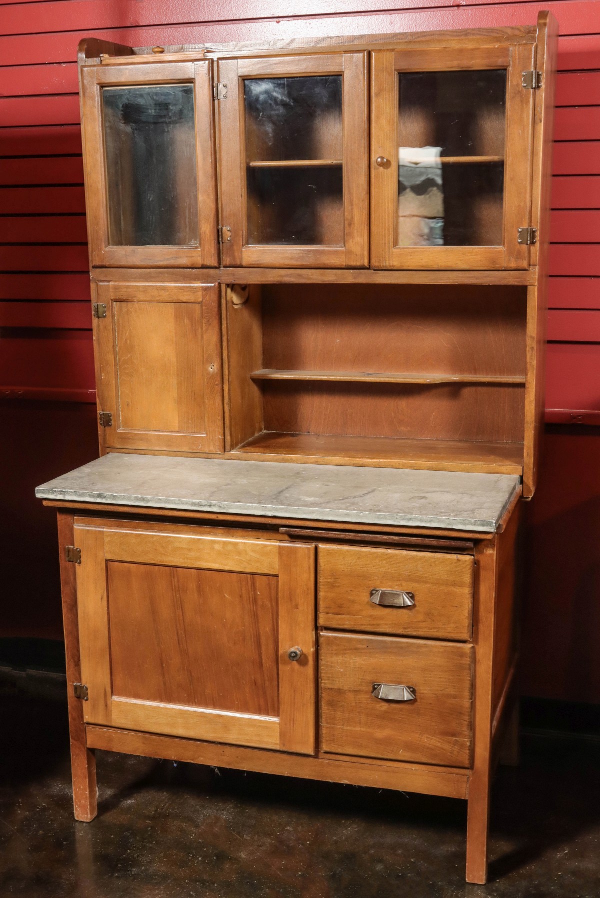 AN ANTIQUE HOOSIER TYPE KITCHEN CABINET WITH WORKTOP