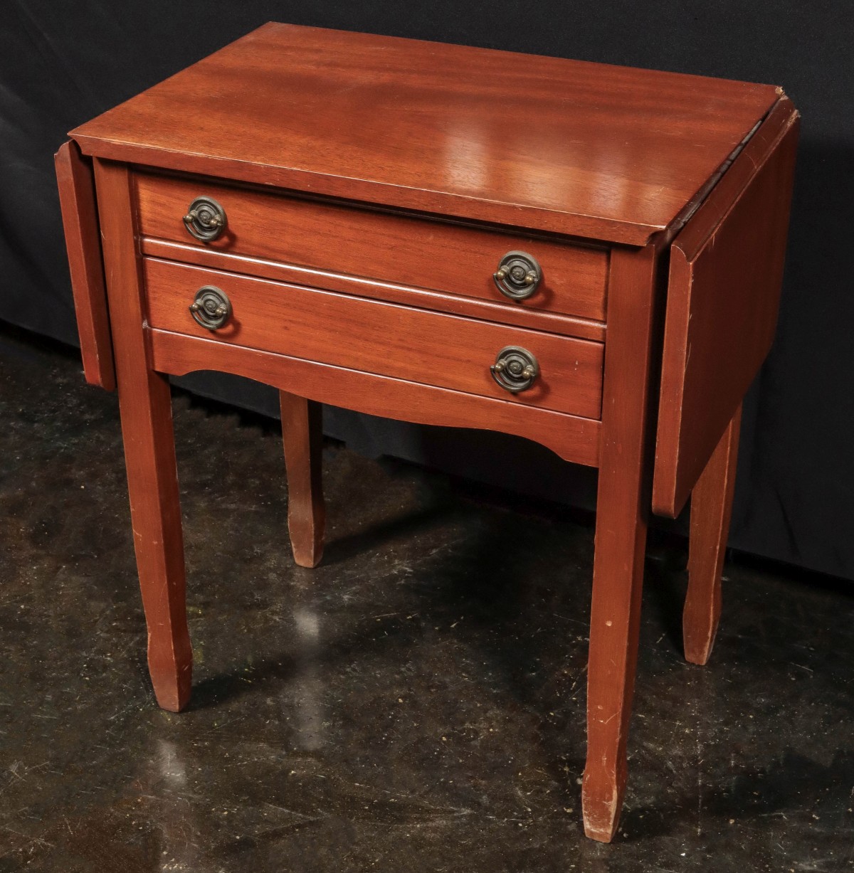 A SMALL LATE 20TH C. MAHOGANY SILVER CHEST ON LEGS